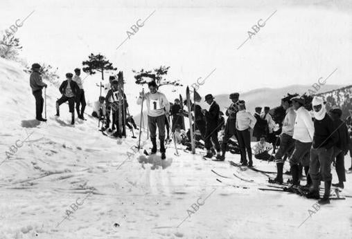 La salida de los «skieurs» para la carrera copa Antonio Prast, en 1910